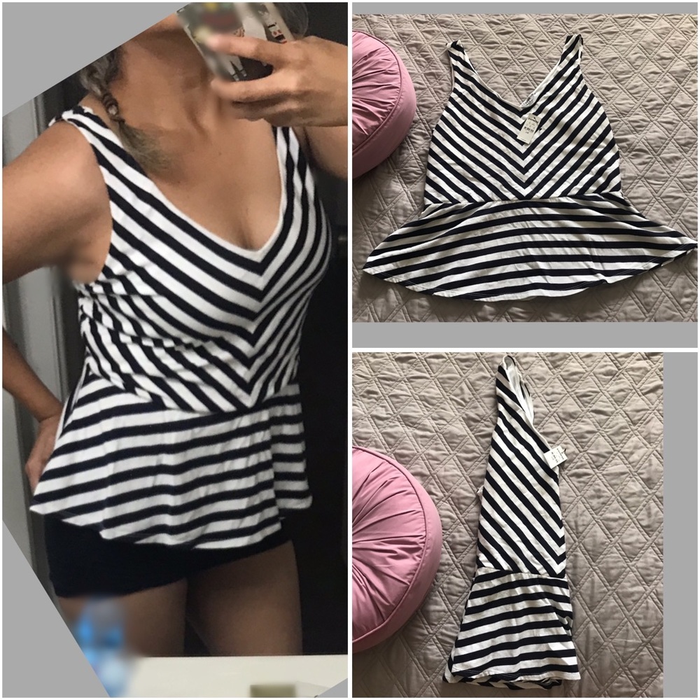 Express Blouse V Neck Cleavage Vertical Lines